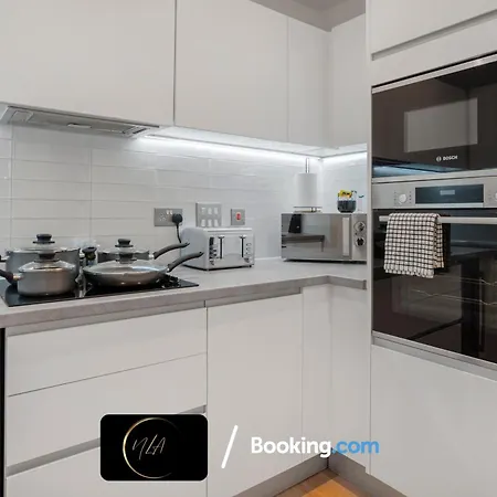 City Centre Apartment With Free Parking, Netflix And Wifi - Suitable For Contractors And Families - By Noor Luxury Accommodations Birmingham Exterior photo