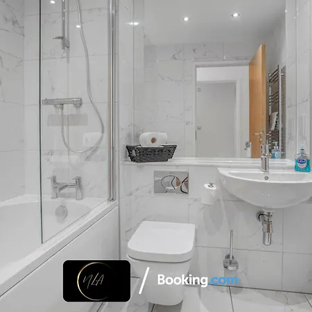 City Centre Apartment With Free Parking, Netflix And Wifi - Suitable For Contractors And Families - By Noor Luxury Accommodations Birmingham Exterior photo