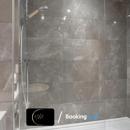 City Centre Apartment With Free Parking, Netflix And Wifi - Suitable For Contractors And Families - By Noor Luxury Accommodations Birmingham Exterior photo