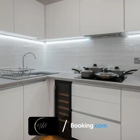 City Centre Apartment With Free Parking, Netflix And Wifi - Suitable For Contractors And Families - By Noor Luxury Accommodations Birmingham Exterior photo