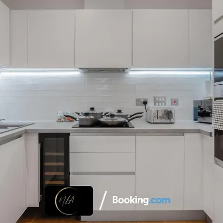 City Centre Apartment With Free Parking, Netflix And Wifi - Suitable For Contractors And Families - By Noor Luxury Accommodations Birmingham Exterior photo