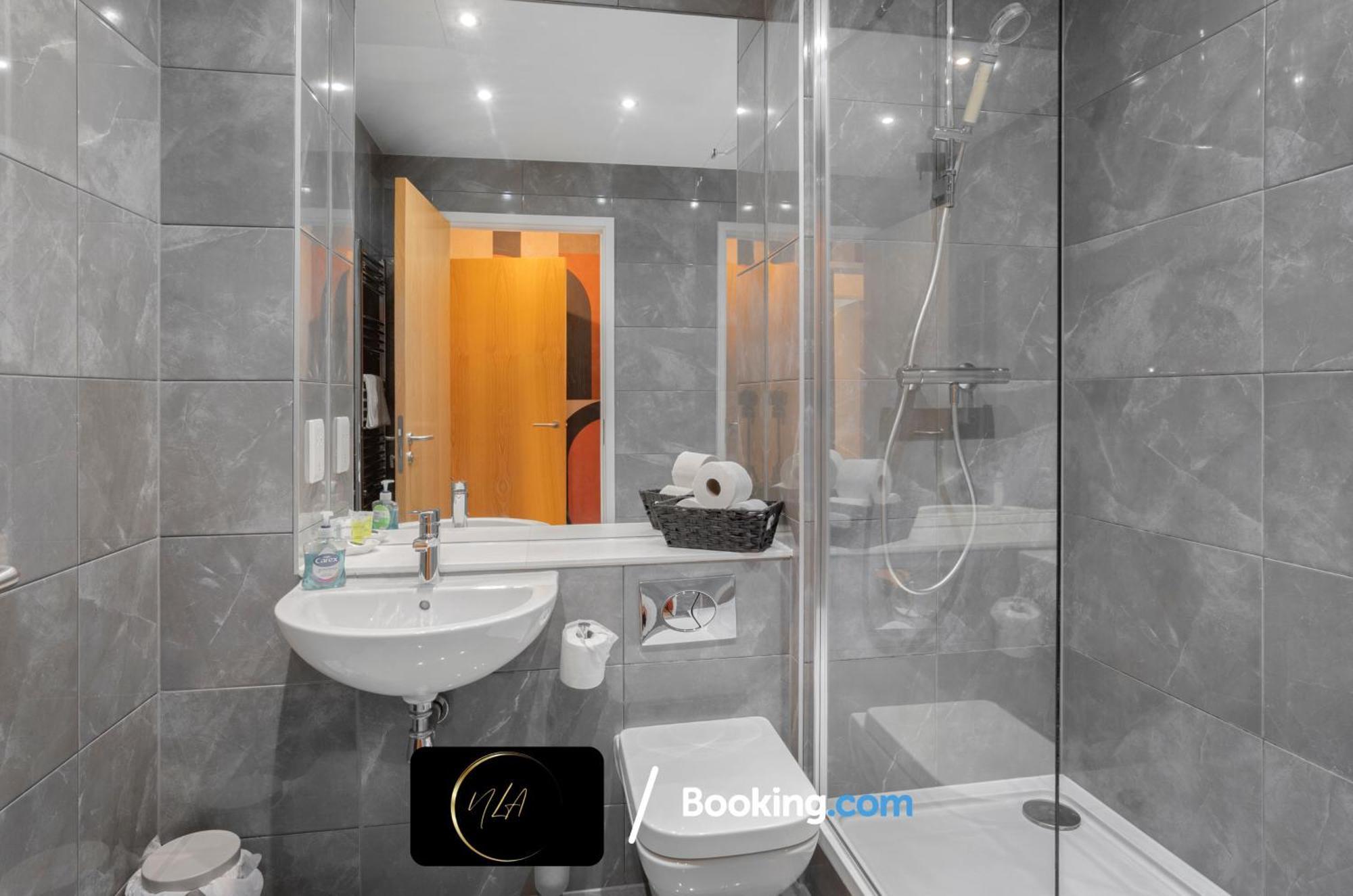 Centre With Free Parking, Netflix And Wifi - Suitable For Contractors And Families - By Noor Luxury * Birmingham