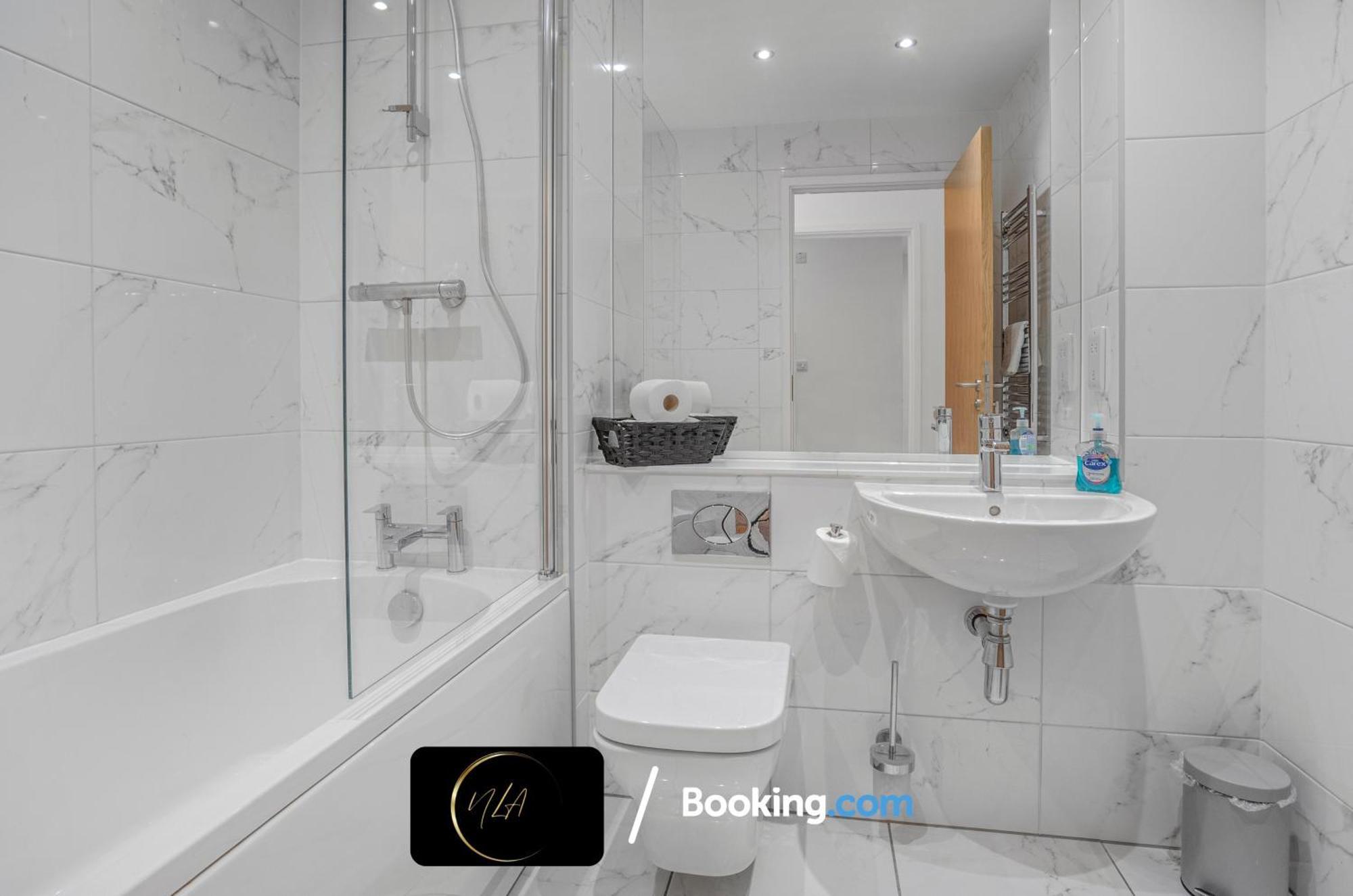 Centre With Free Parking, Netflix And Wifi - Suitable For Contractors And Families - By Noor Luxury Birmingham
