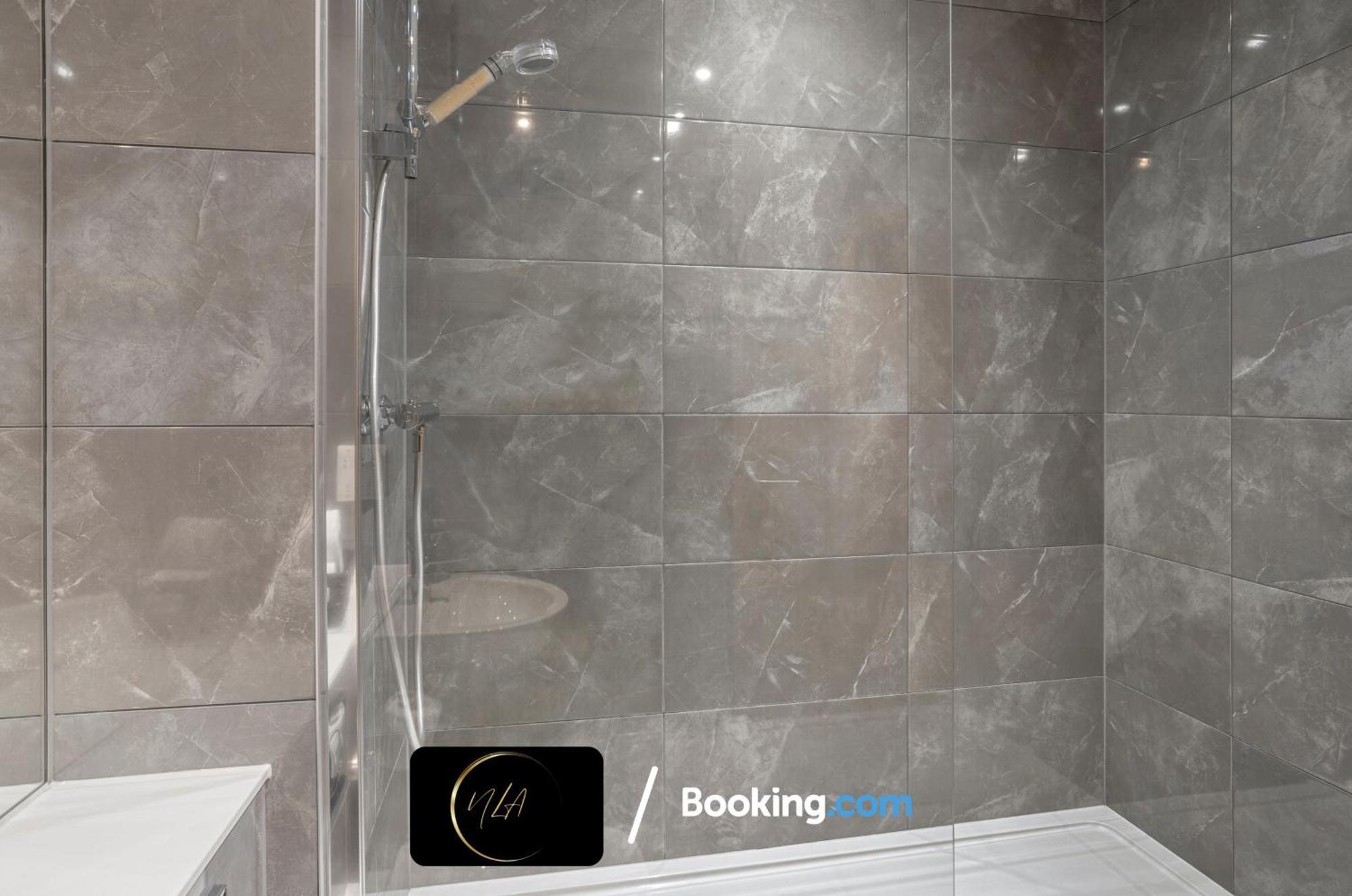 Centre With Free Parking, Netflix And Wifi - Suitable For Contractors And Families - By Noor Luxury *