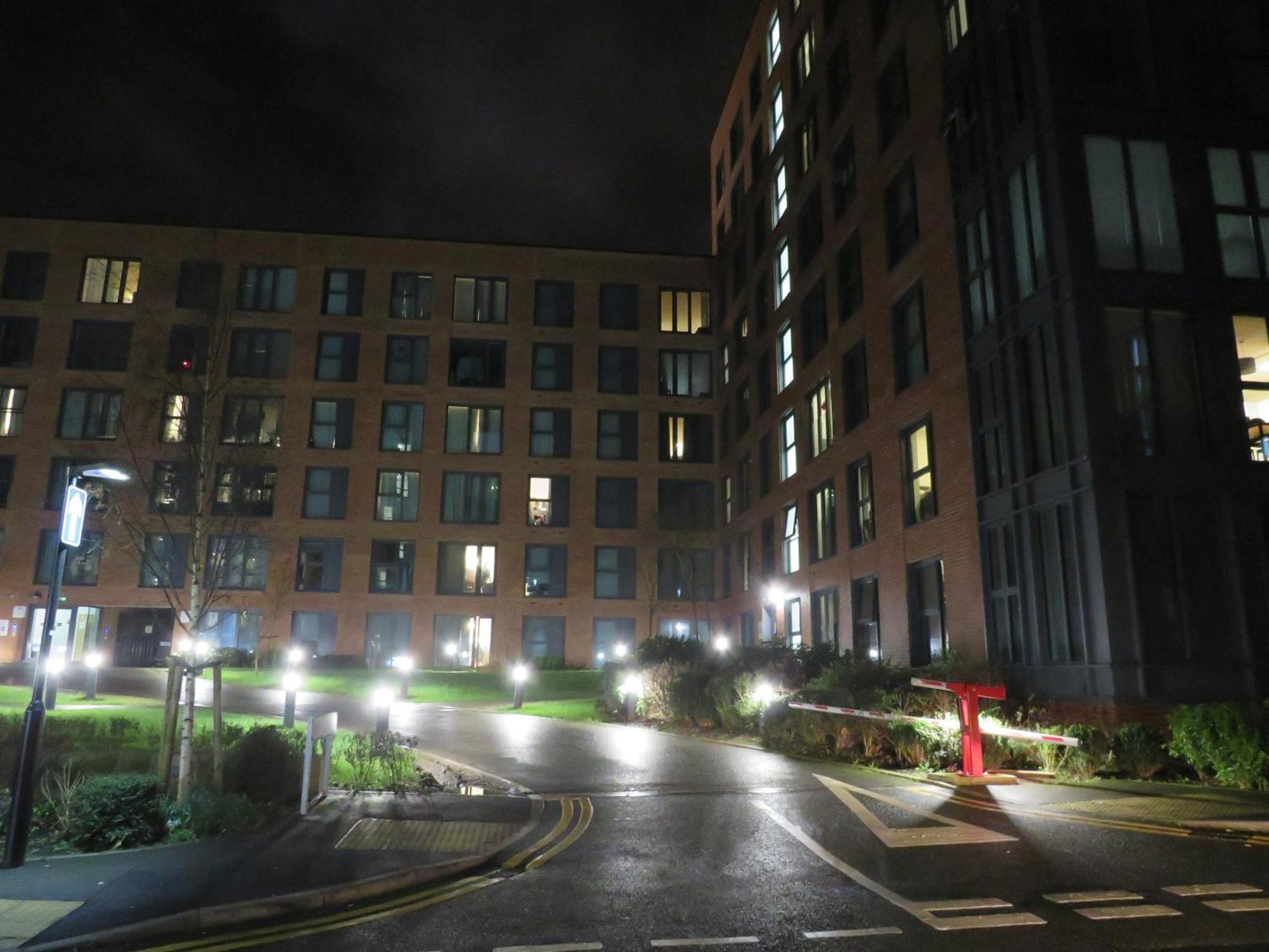 Centre With Free Parking, Netflix And Wifi - Suitable For Contractors And Families - By Noor Luxury
